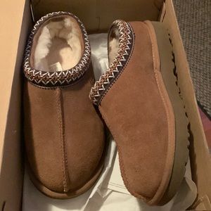 Title UGGs shoes very lightly worn